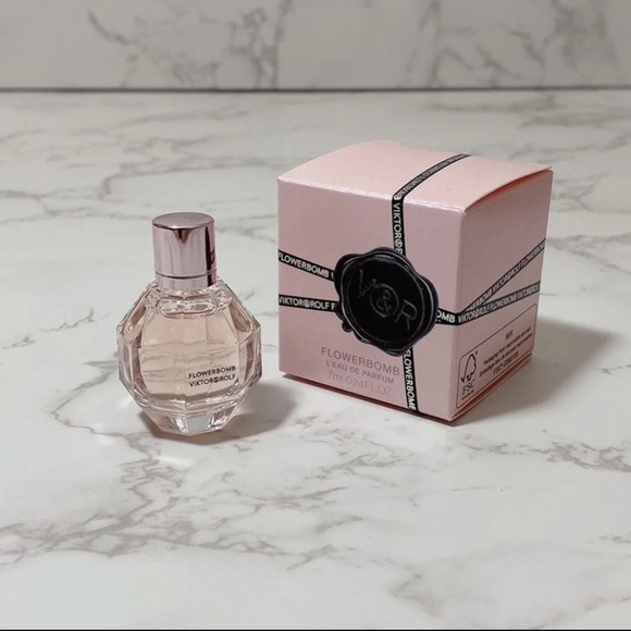 🌸 VIKTOR&ROLF Flowerbomb BRAND NEW 🌸 - Picture 7 of 9